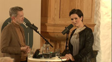 Therese Ulvan (t.h) i samtale med programleder Magne Vik Ravndal i  "På trua laus" fra Dolm kirke.