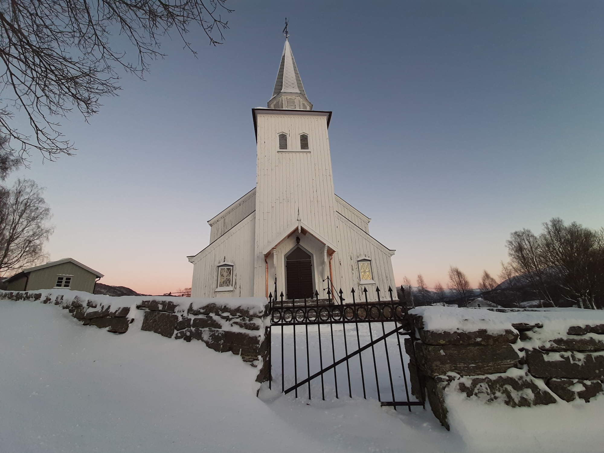 Straumsnes kirke utvendig