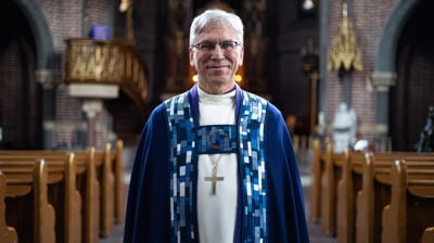 Sammen med bispekorset, er kåpen biskopens fremste embetssymbol. Foto: Hans Jakob Heimvoll