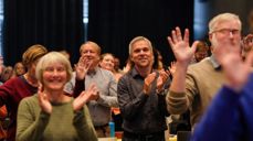 Kirkemøtet sang "Hurra for deg" i anledning 75-årsjubileet. Foto: Den norske kirke