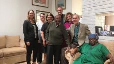 En delegasjon fra Den norske kirke besøkte Tutu og hans kone Leah i deres hjem i Cape Town i desember 2019 Foto: Tutu Office