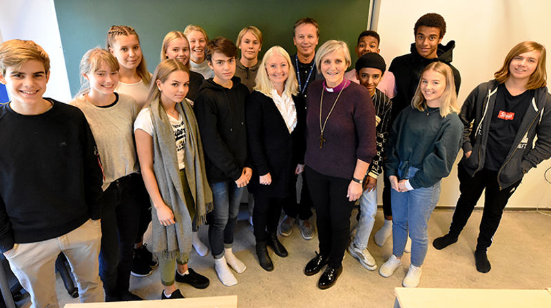 I møte med 10c ved Sunnland skole, var det bare å svare. Møtet mellom biskop Herborg og ungdomsskoleelevene på Sundland skole, ble et variert ordskifte. (Alle foto: Magne Vik Bjørkøy)