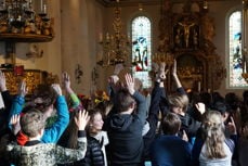 Glade konfirmanter fra Vestre Aker prosti fylte domkirken lørdag første april.
