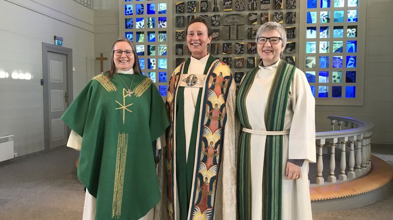 Sokneprest Sigrunn Hagen Arnesen, fung.biskop Anne Lise Ådnøy og prost Sigrid Sigmundstad.