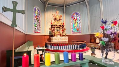 Fastelysa i Hareid kyrkje. Foto: Hareid sokn