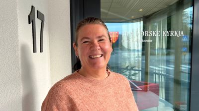 Annette Knudsen startar i november i stillinga som kontormedarbeidar i Hareid sokn. Foto: Hareid sokn