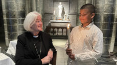 Kapellan Marie Farstad fikk gleden av å døpe Alexander Kvalfors i Nidarosdomen. (Foto: Karina Lein/Nidaros domkirke)